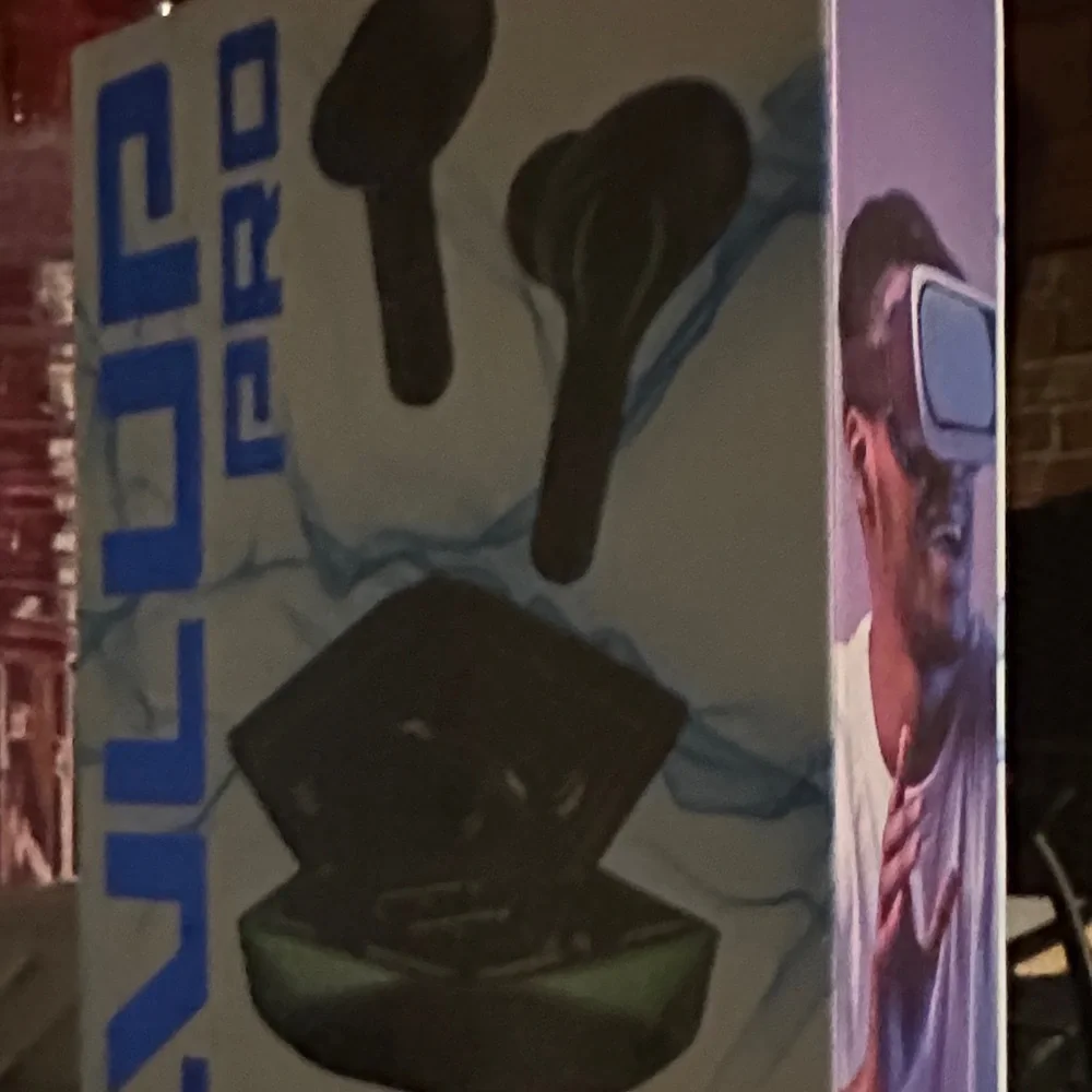 Vivitar Wireless Gaming Earbuds - Black and Green
